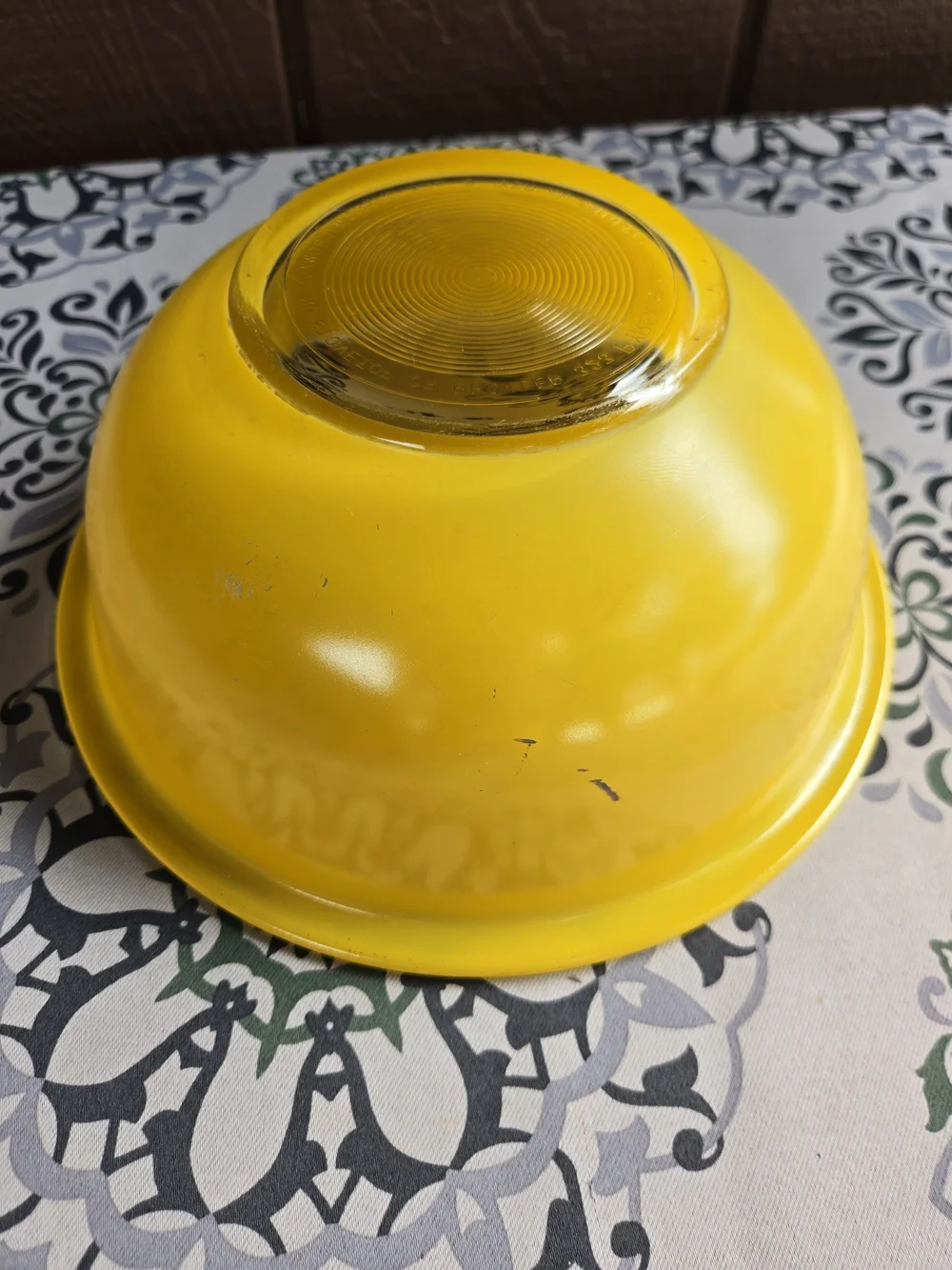 Pyrex #323 Yellow Clear Bottom Bowl 1.5 Liter